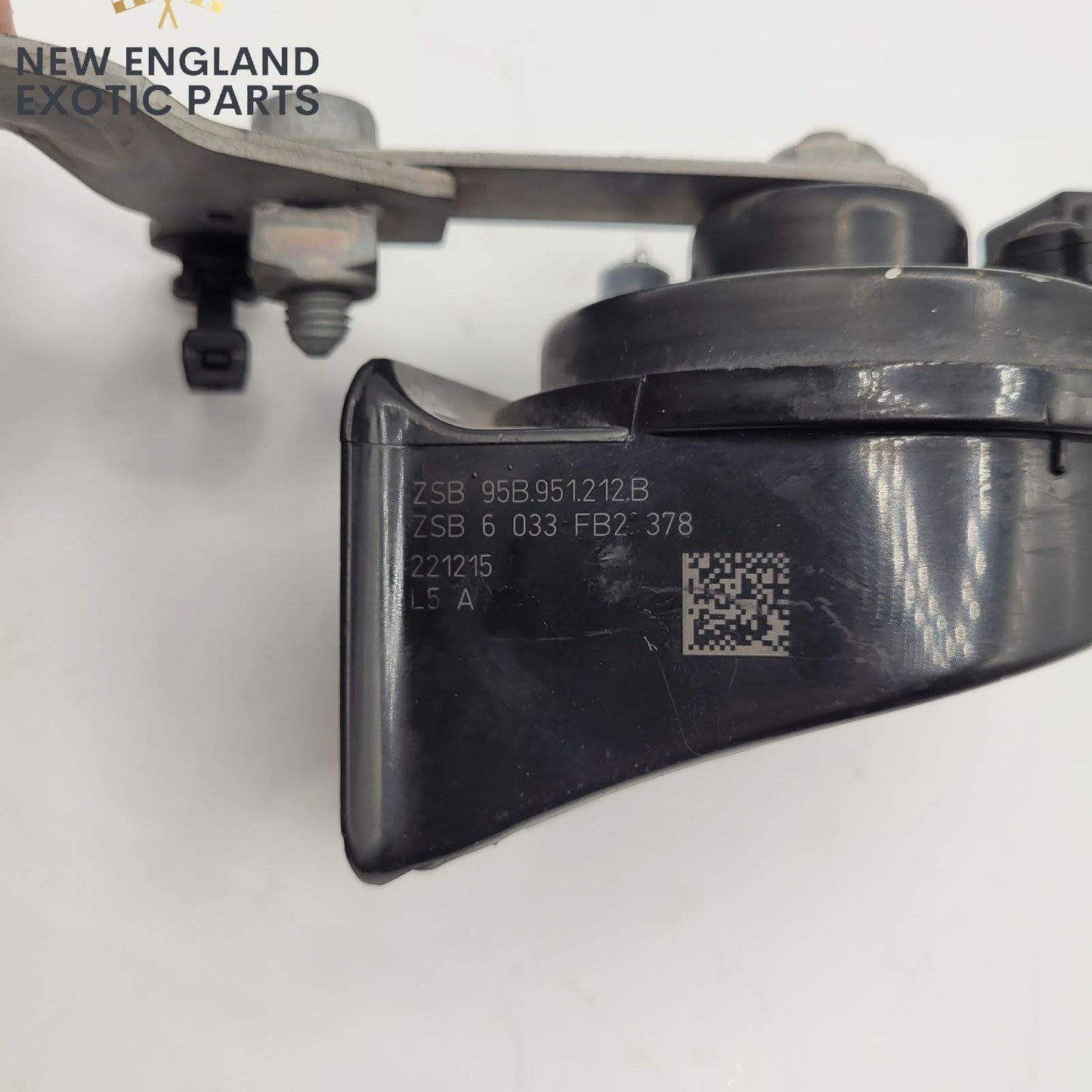 2015-2018 PORSCHE MACAN RIGHT SIDE HIGH TONE NOTE HORN - 95B951212B