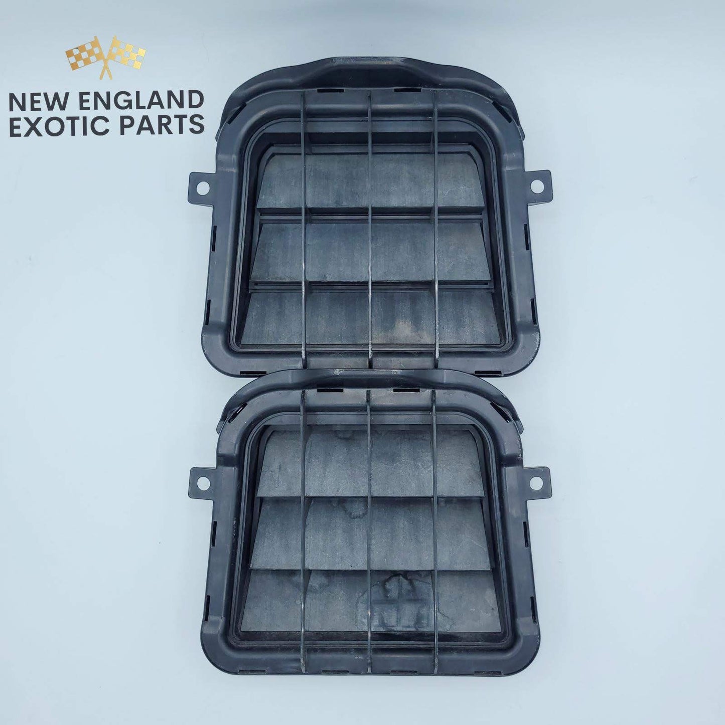 2015-2018 PORSCHE MACAN QUARTER PANEL PRESSURE AIR VENT PAIR - 8K0819181B