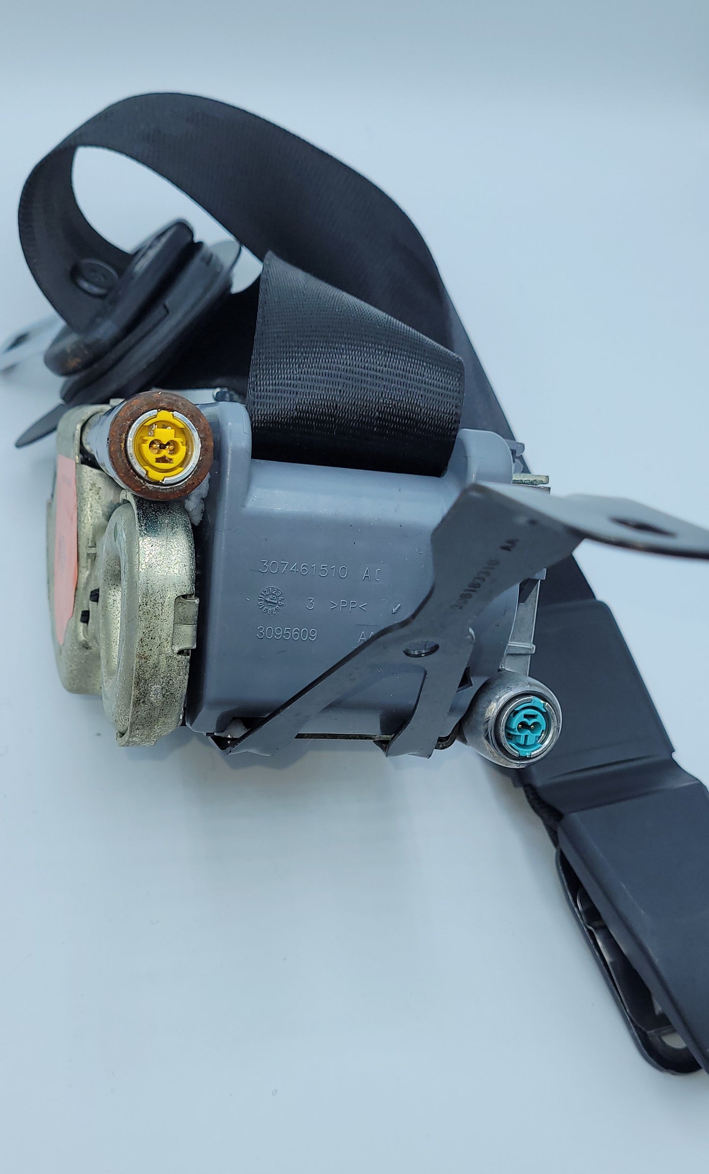 2015 - 2018 Porsche Macan Front Passenger Seat Belt Retractor