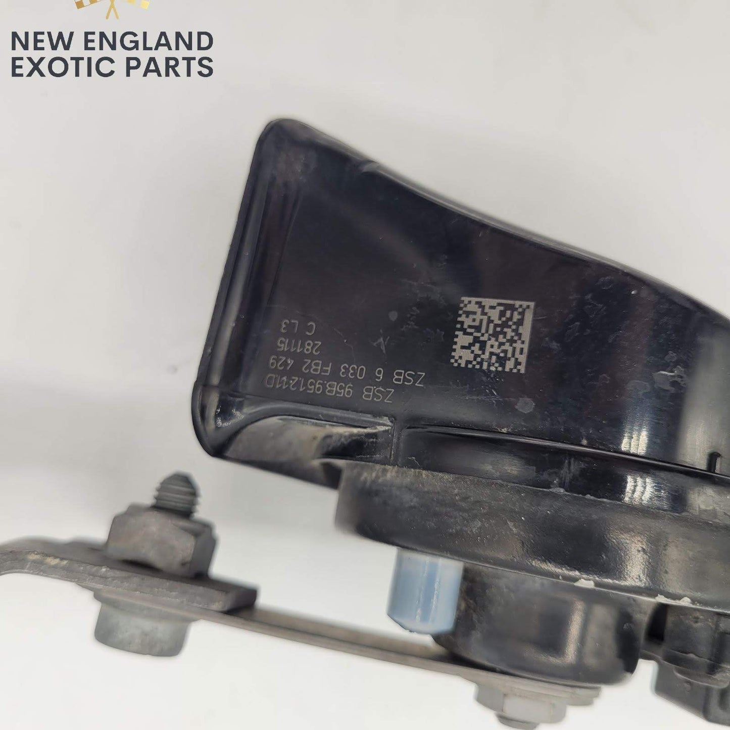 2015-2018 PORSCHE MACAN LEFT SIDE HIGH TONE NOTE HORN - 95B951211D