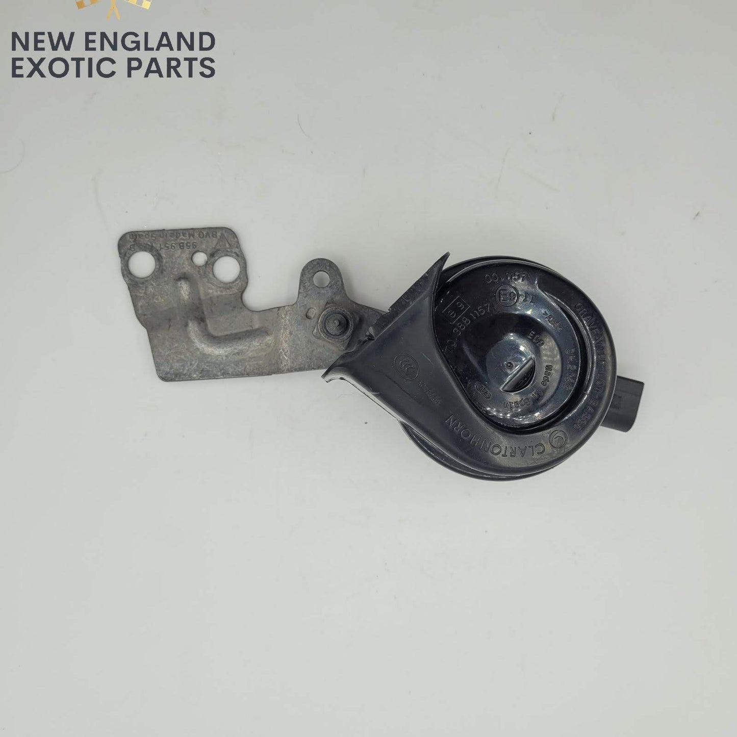 2015-2018 PORSCHE MACAN LEFT SIDE HIGH TONE NOTE HORN - 95B951211D