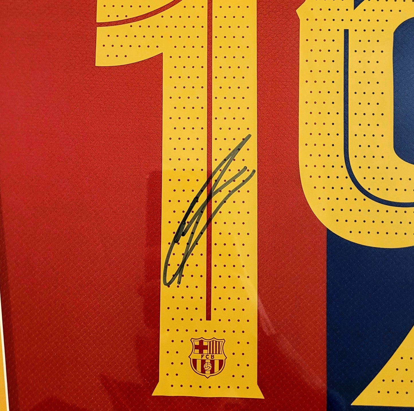 LAMINE YAMAL SIGNED BARCELONA JERSEY BGS BECKETT DISPLAY FRAME