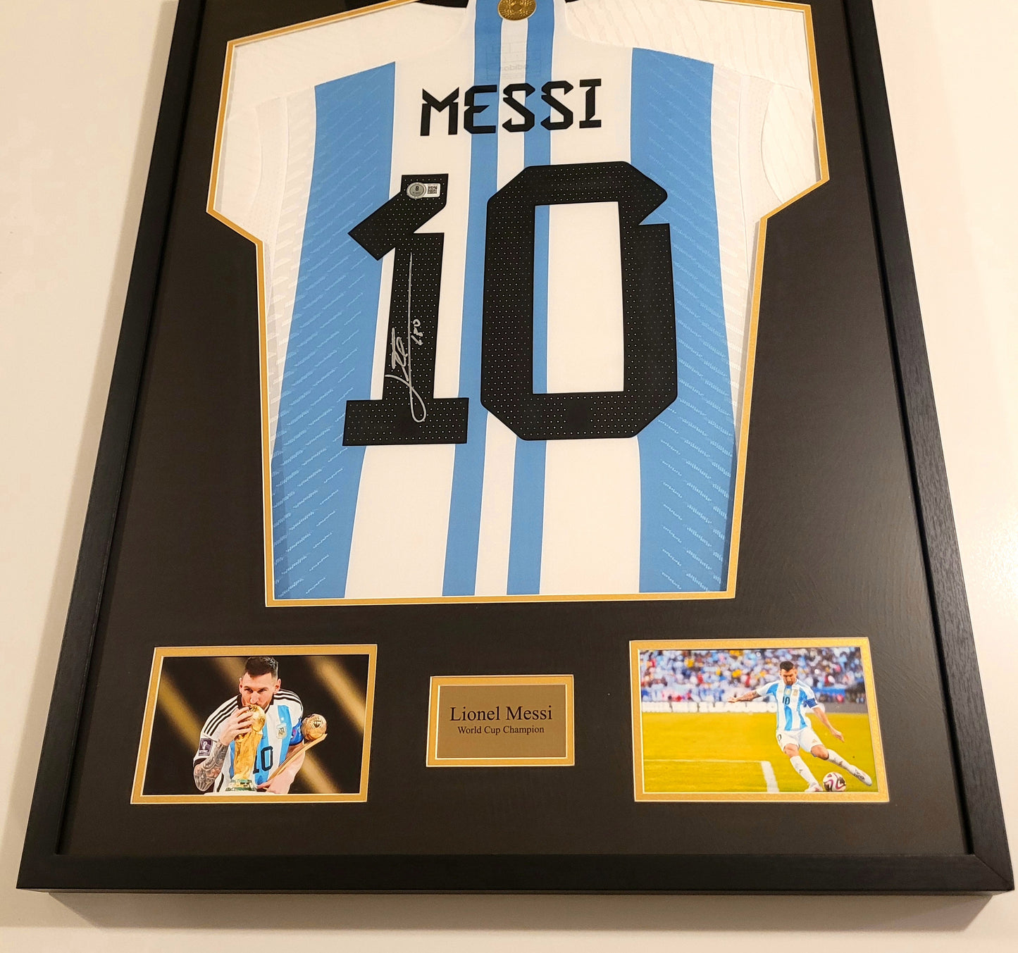 LIONEL MESSI SIGNED ARGENTINA JERSEY BGS BECKETT DISPLAY FRAME