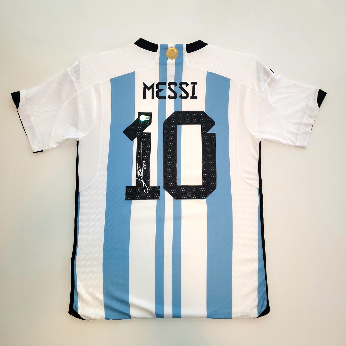 LIONEL MESSI SIGNED ARGENTINA JERSEY BGS BECKETT DISPLAY FRAME