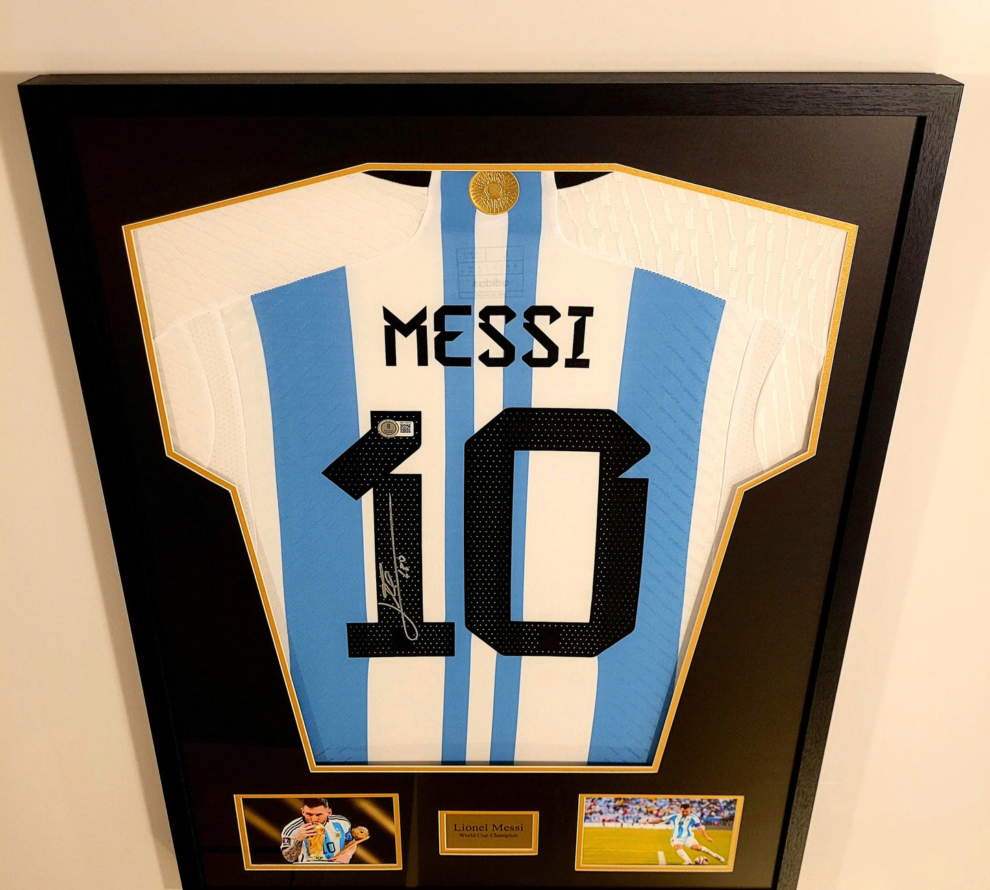 LIONEL MESSI SIGNED ARGENTINA JERSEY BGS BECKETT DISPLAY FRAME
