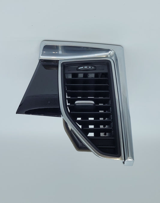 2015 - 2018 Porsche Macan Center Left Air Vent and Trim