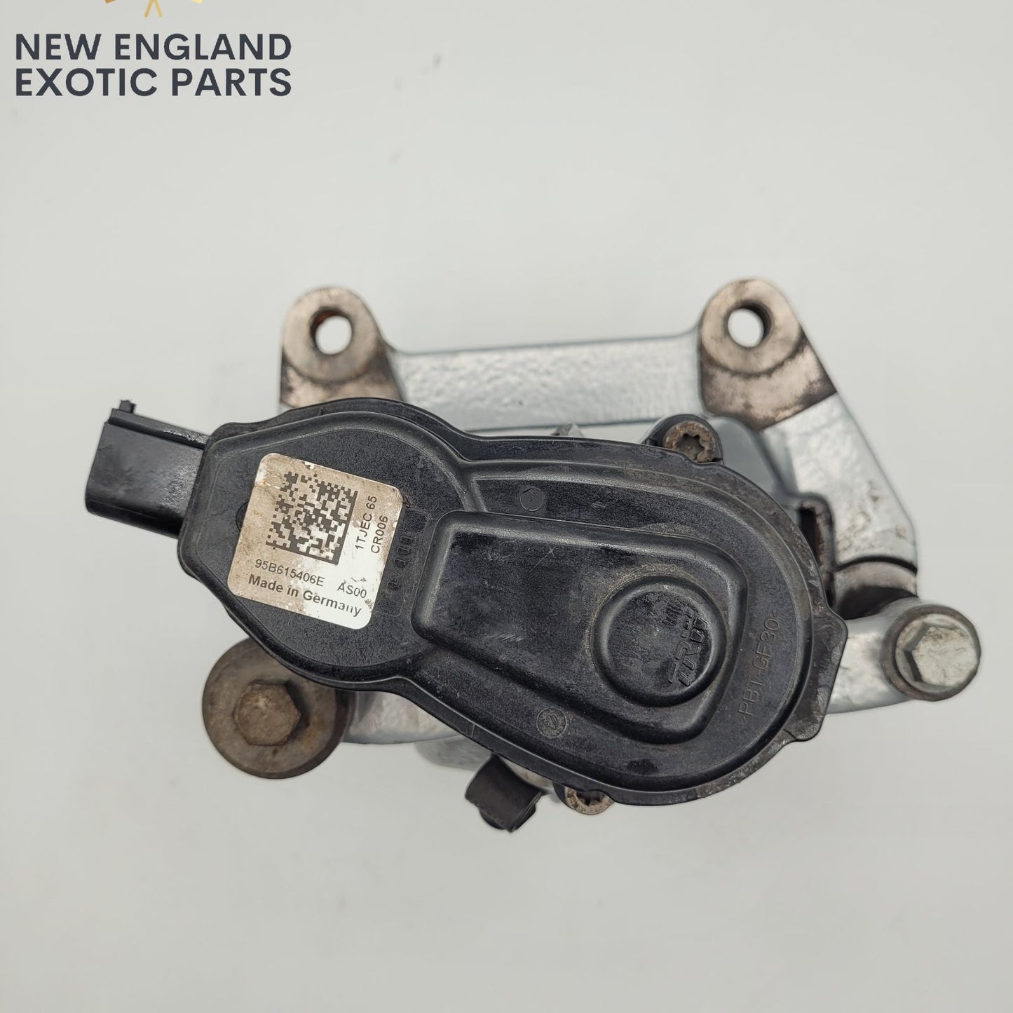 2015-2018 PORSCHE MACAN S 3.0L REAR BRAKE CALIPER SET - 95B615405E, 95B615406E