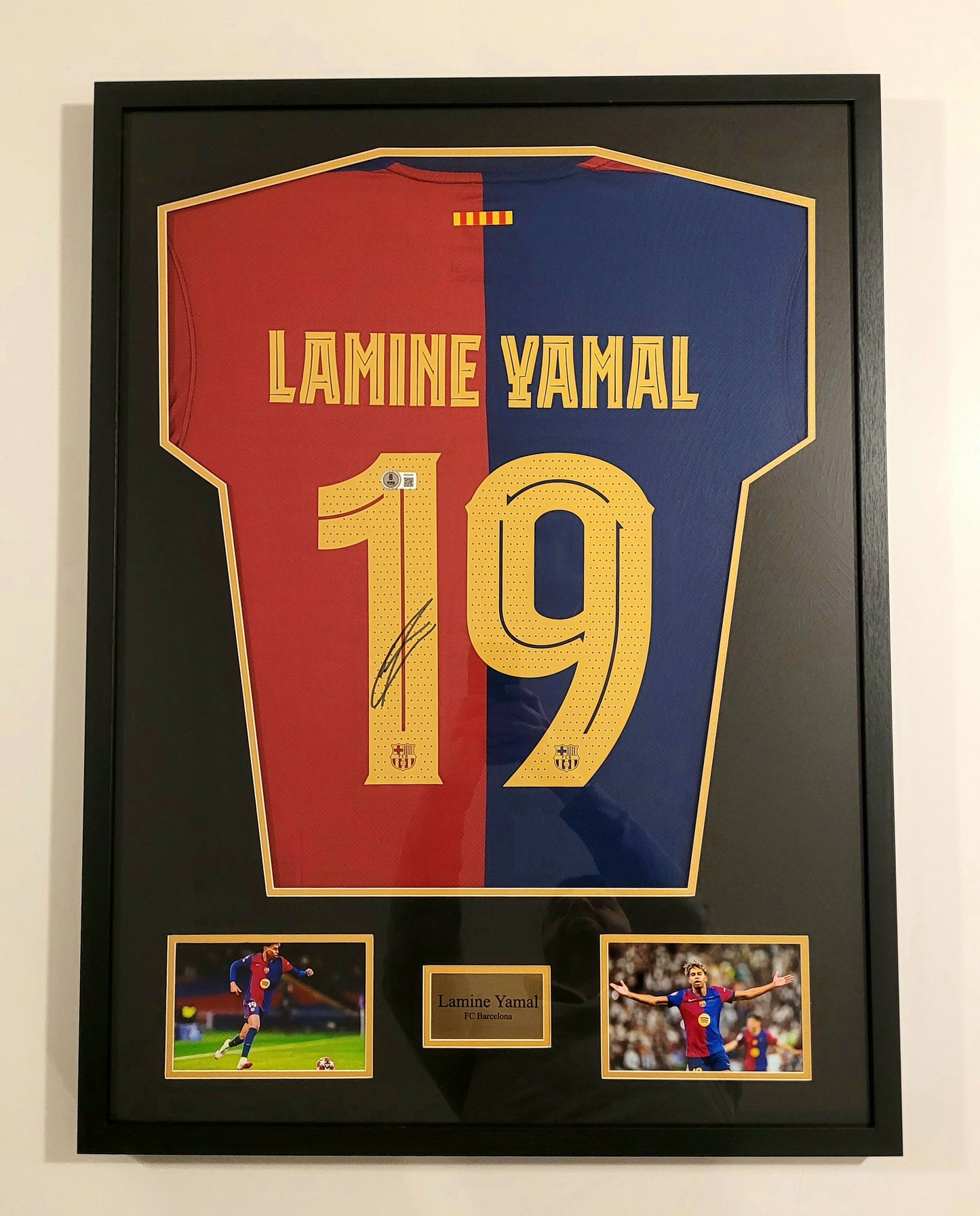 LAMINE YAMAL SIGNED BARCELONA JERSEY BGS BECKETT DISPLAY FRAME