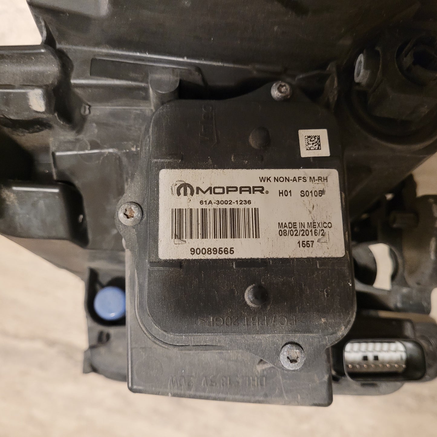 12-18 JEEP GRAND CHEROKEE PASSENGER SIDE HID BIXENON HEADLIGHT GOOD CONDITION