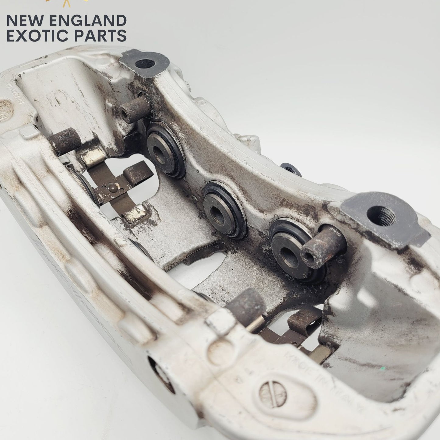 2015-2018 PORSCHE MACAN S 3.0L FRONT BREMBO BRAKE CALIPERS SET - 95B615105R, 95B615105L