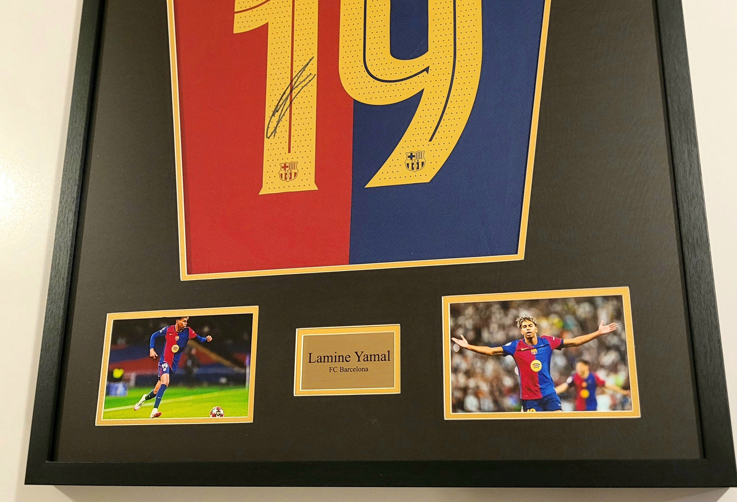 LAMINE YAMAL SIGNED BARCELONA JERSEY BGS BECKETT DISPLAY FRAME