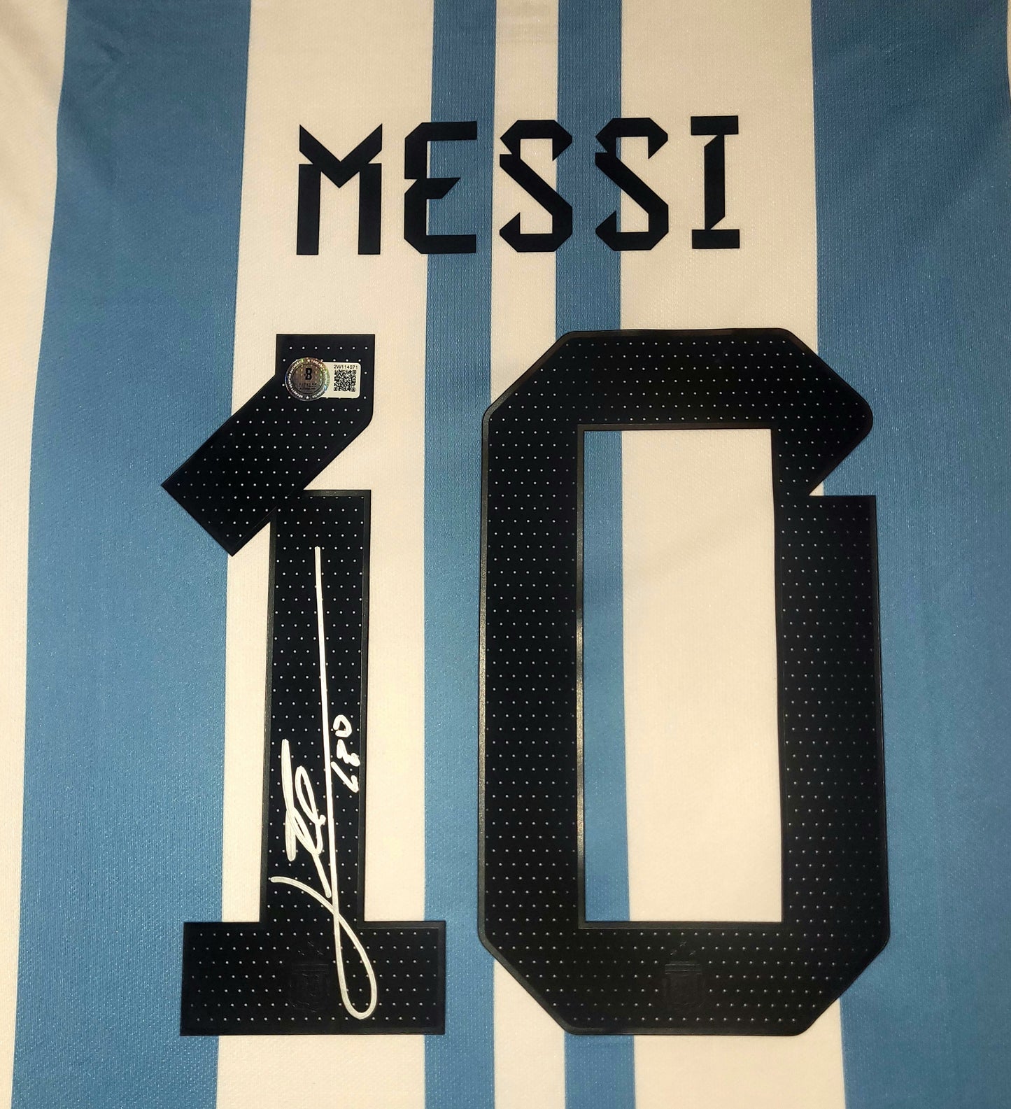 LIONEL MESSI SIGNED ARGENTINA JERSEY BECKETT BGS FRAMED DISPLAY CASE